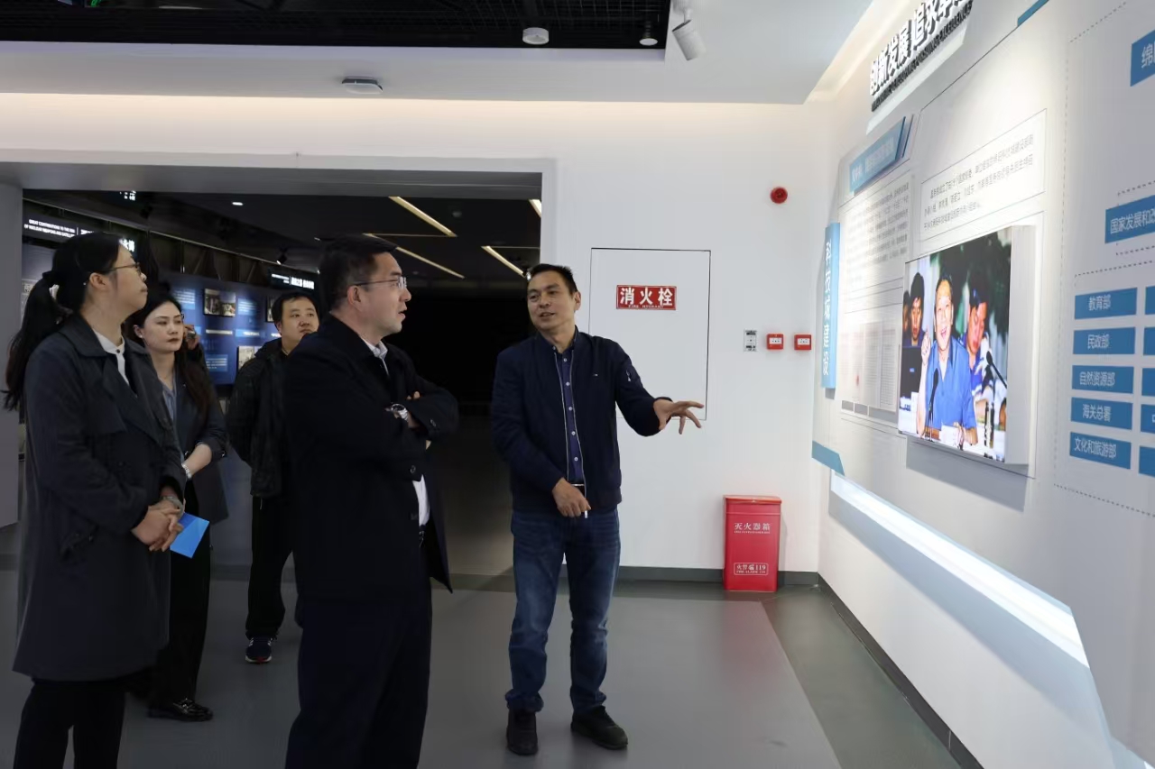 1ff91fe87f2bf76f7c09f1c9382d047.jpg 1ff91fe87f2bf76f7c09f1c9382d047.jpg